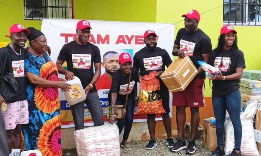 Jordan Ayew makes a donation ahead of Ghana’s game against Sudan